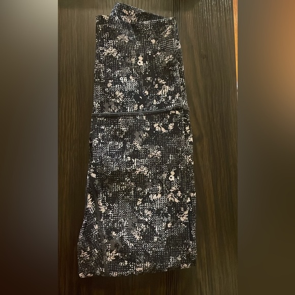 LuLuLemon Leggings - Picture 2 of 3
